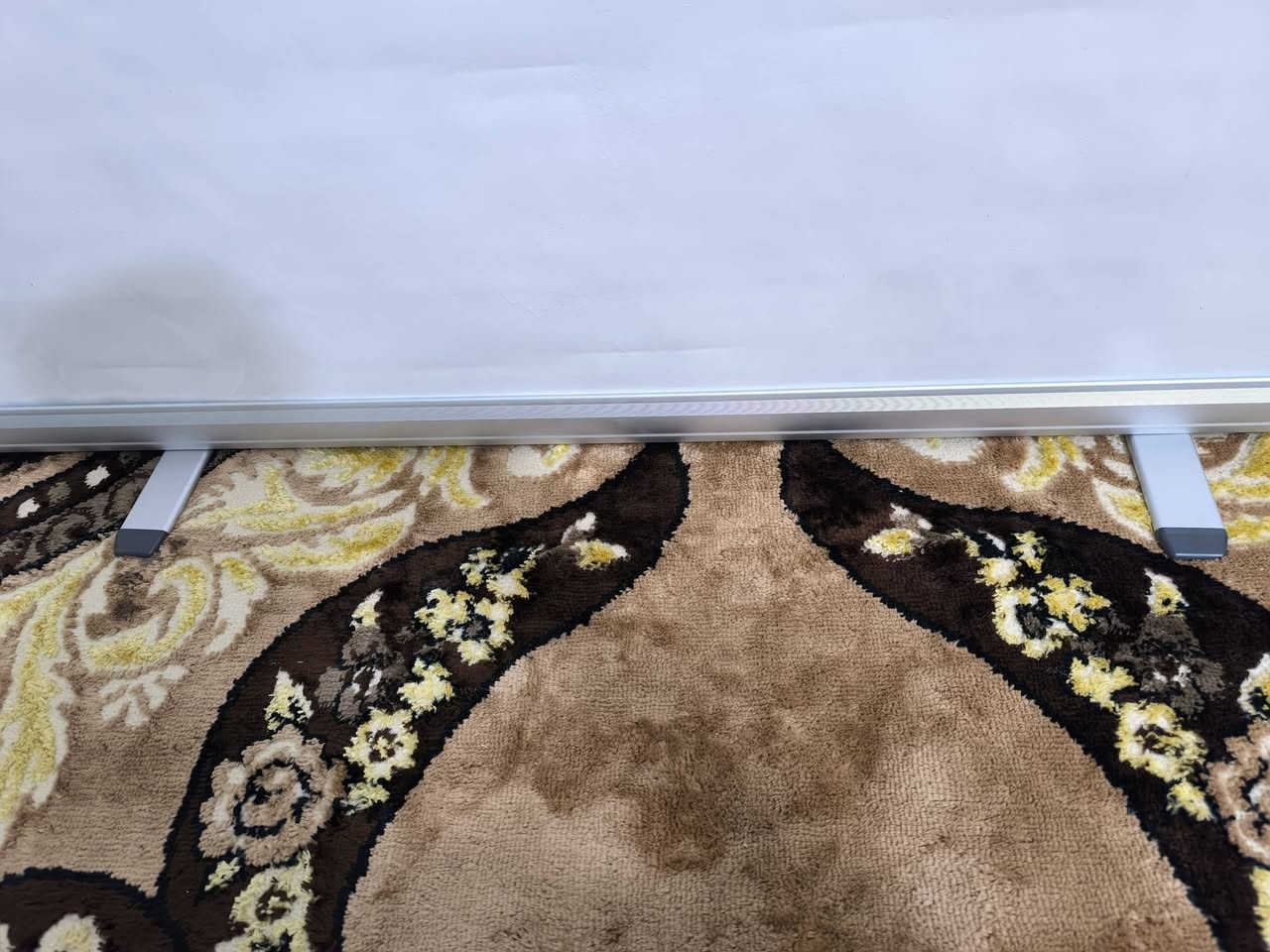 يتوفر ستائر داتا شو جلد عمودي بهذا الشكل 👇 
مع قاعدة المنيوم متنقله... 
الإرتفاع//2/ متر ،،،، العرض// 1.50/ متر 
السعر/ 55 //ألف مع التوصيل لجميع المحافظات


**إذا كنت صاحب هذا الإعلان وتريد حذفه لأي سبب، رجاءا أرسل رسالة إلى الدعم الفني**