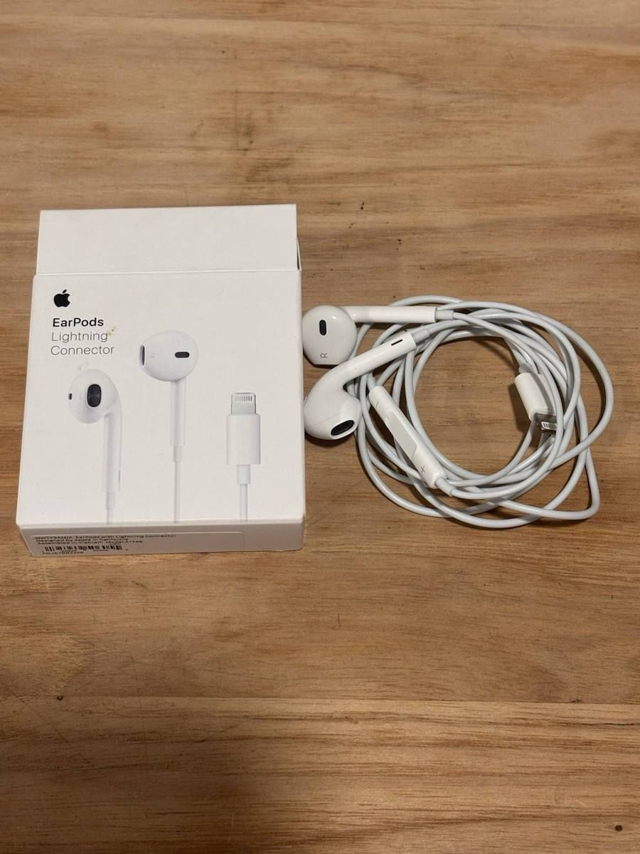 عيوني عندي هاي الهتفون اصليه وتكدرون تتاكدون منها اثناء الفحص تجي مع الكارتونه
سعرها ١٥ وتوصيلها مجاني لجميع محافظات العراق


**إذا كنت صاحب هذا الإعلان وتريد حذفه لأي سبب، رجاءا أرسل رسالة إلى الدعم الفني**