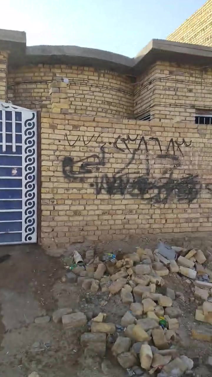 السلام عليكم بيت ميه متر زراعي سند 25 غرفتين وستقبال ومطبخ وصاله ماي ومجاري وكهرباء واضويه كامل بس تكميل لبخ وارضيه حجي حسن الصفاء والسعر مناسب 35وبيه مجال قليل ***********
