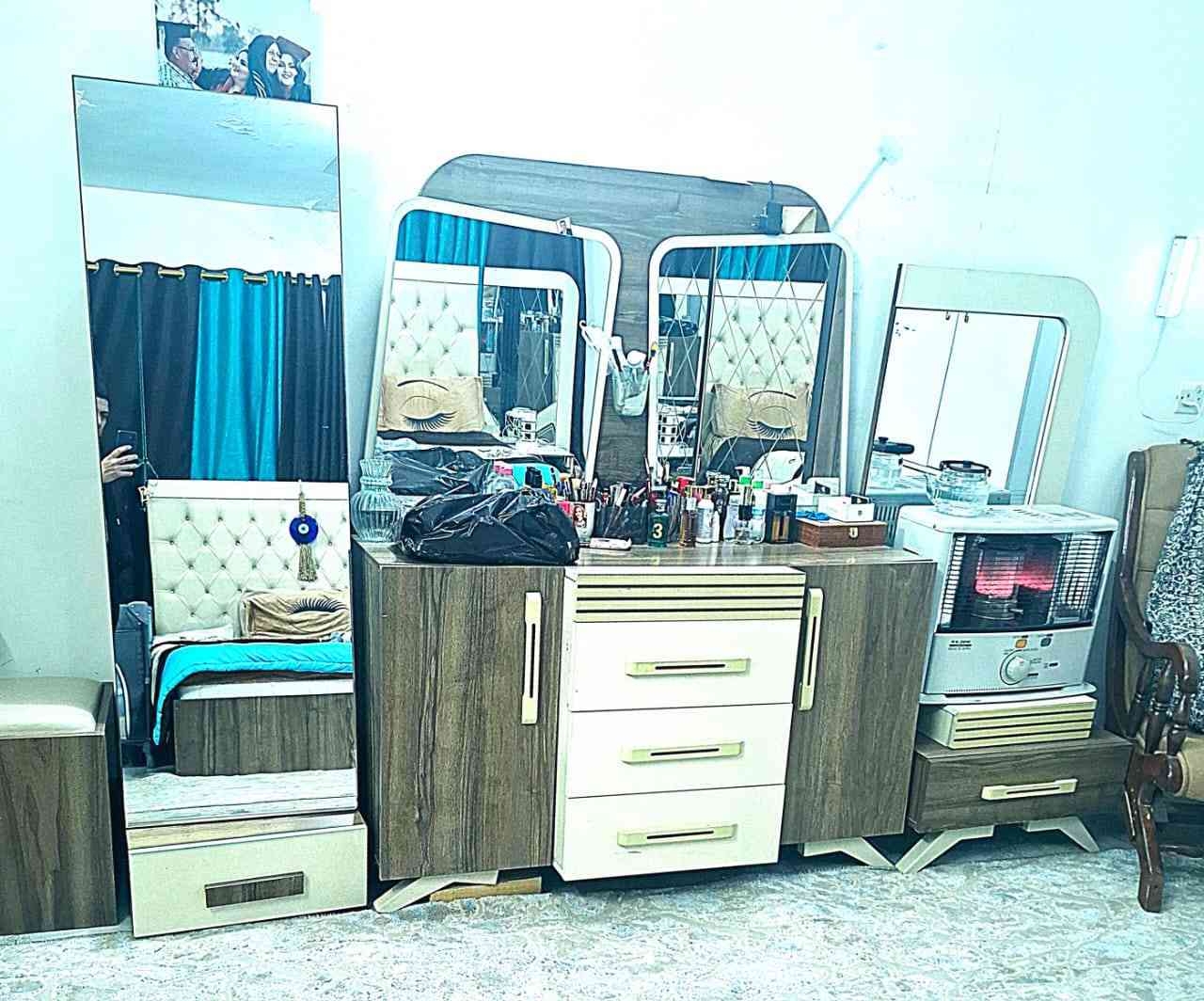 غرفه للبيع وياه كنتور بابين
غرفه جديده بسعر مناسب مستعجل عل بيع
***********
