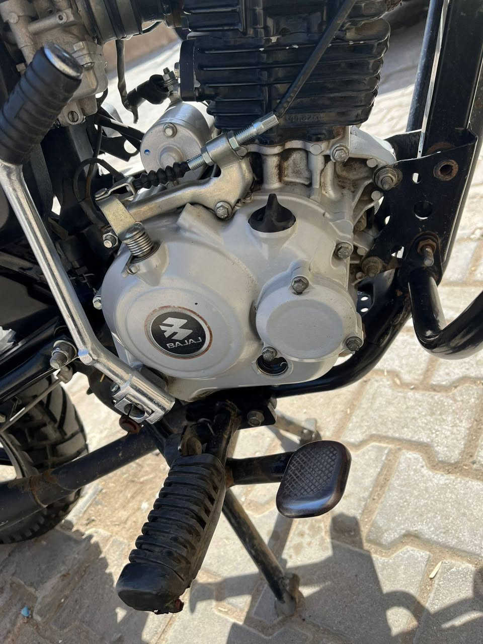 السلام عليكم بوكسر للبيع موديل2023 مرقم بغداد مكينه مكوفله كفاله برغي ممفتوح بيها ودراجه خير من الله بس بيها نواقص خفيفه يرادلها تعديلات جانت متروكه سعر 2500 للتواصل ***********
