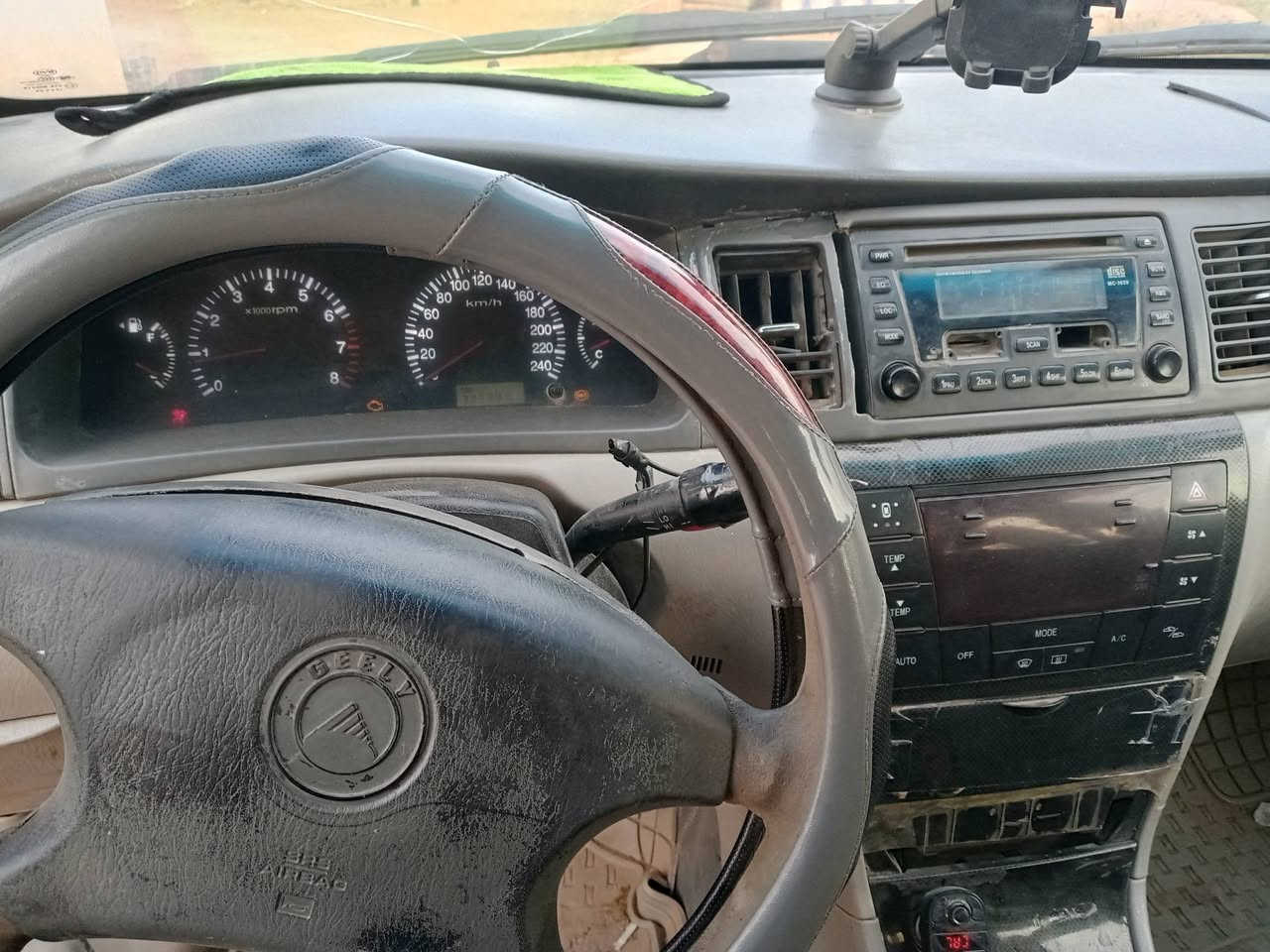 سلام عليكم جيلي موبل موديل 21 سياره جاهزه من كلشي كير مكينه حداديه تخم تأير قبل يومين شديتهن سياره جاهزه سعره 28 رقم موبايل ***********
