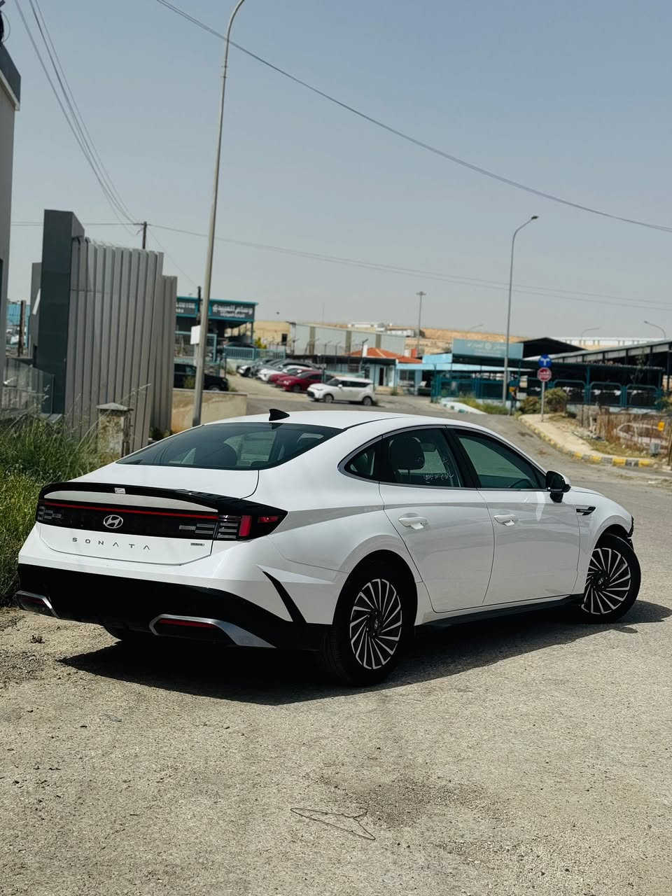 HYUNDAI SONATA 2025 هايبرد
سياره هاذ حادثه مثل ما موضح 

سياره يصير بيه تكحيل بل جاملغ فقط 
سياره بدون لا ايرباك ولا شواصي 

مواصفات كرسي كهربا بصمه شاشه 

سياره موجوده ب عمان الحره

سعر سياره 15500دولار حره وبيه مجال بسيط 

للاستفسار *********** واتساب فقط
