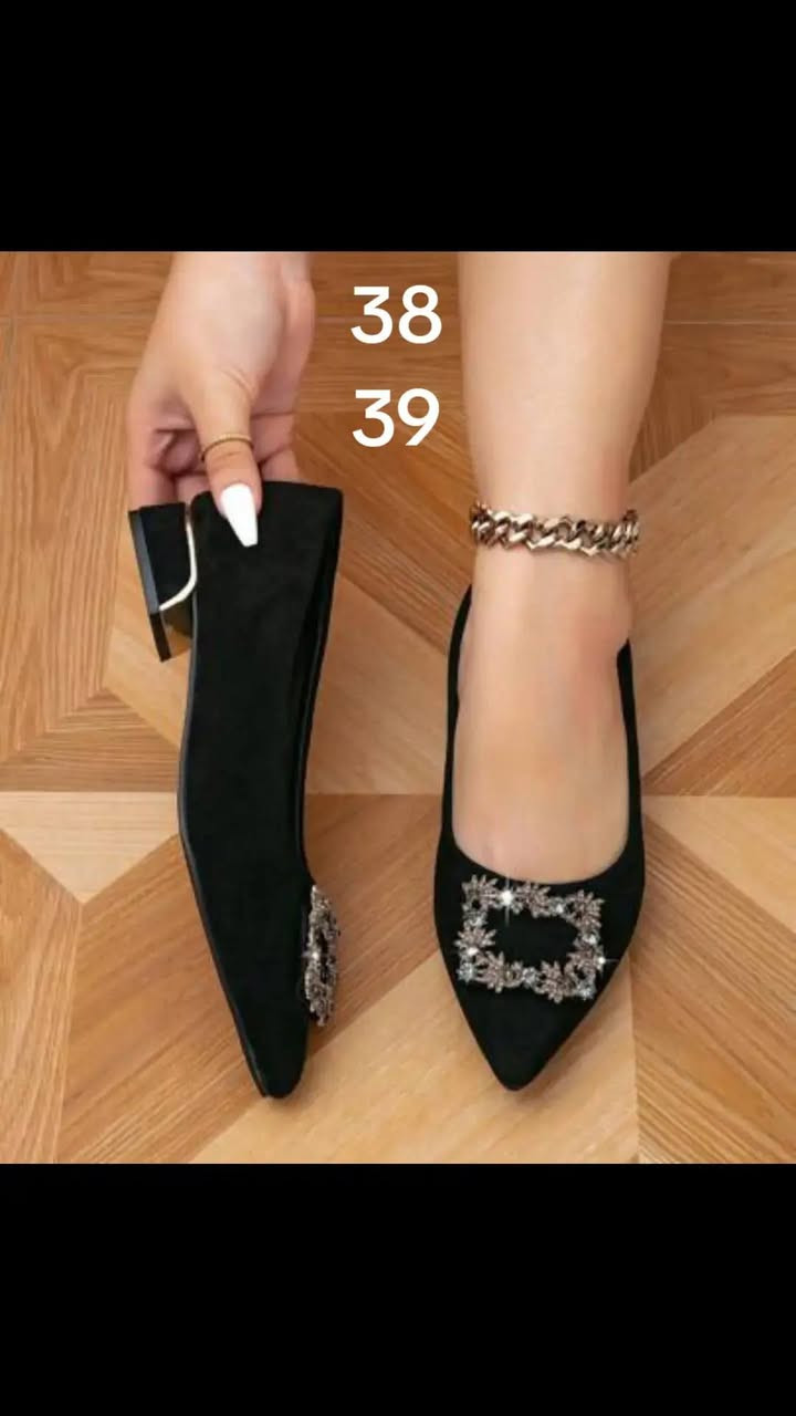 احذية ماركة بريطاني السعر 7 الاف والتوصيل 3 الاف كل المحافظات للحجز واتساب ***********
