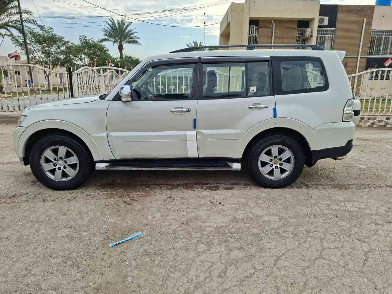 السلام عليكم للبيع او المراوس باجيرو موديل ٢٠٠٨ حبتور فول مواصفات محرك ٣٠٠٠ فور ويل سبعه راكب كشنات جلد +كهرباء تدفئه وتبريد ٣ قطع شاشه كاميرا حساسات تخم تاير جديد صدر امامي خلفي جديد معمره و مصبوغه عام لغود وشواصي كفاله السعر ٩٨ وبيها مجال بسيط 
مكاني الدوره ابو دشير 
رقم الهاتف *********** بغداد, العراق
