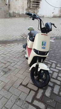 دراجة شحن حجم 14 كلشي شغال بيها جديدة مستعمل قليل سعر 250 قفل    07742...