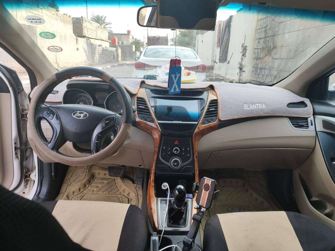 النتره للبيع مديل 2015 السياره حلوه نضيفه مكين 1800 السياره فول فتحه شاشه جبيره كير محرك مكفولات السياره خليجي بس ما مكفوله من الصبغ السعر 100 للستفسار ***********
