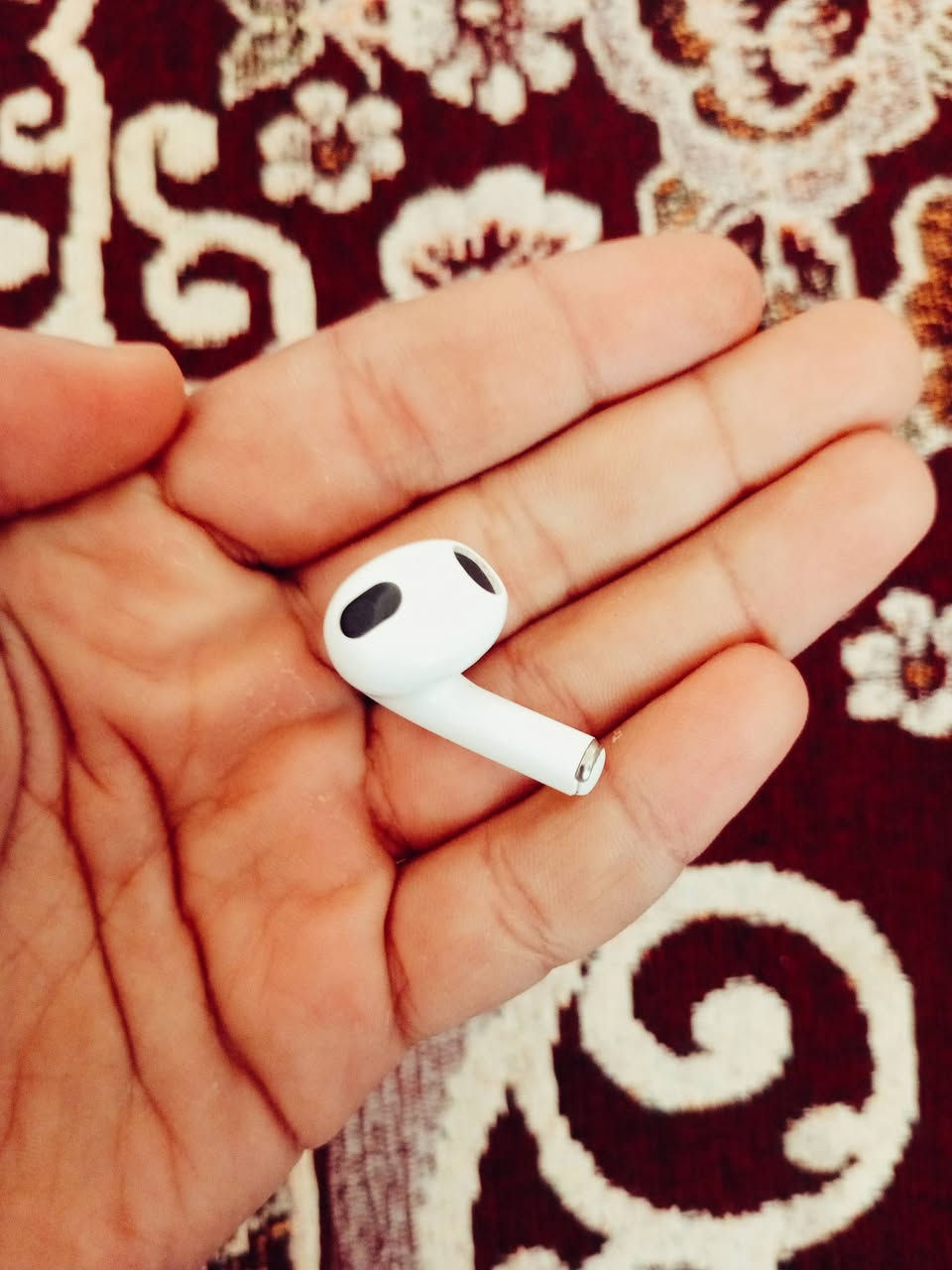 ايربود ابل للبيع سعرة 75 وبي مجال انت تجي تاخذه للستفسار هذا الرقم*********** بي واتساي
