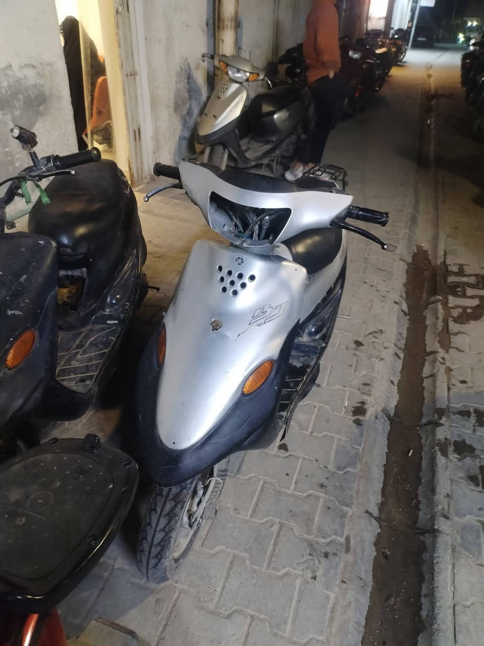 السلام عليكم دراجه للبيع بيجي مفتوحه مره واحده كهربائيات شغاله عاوزها باتري 200  بها مجال مكاني رميثه ***********
