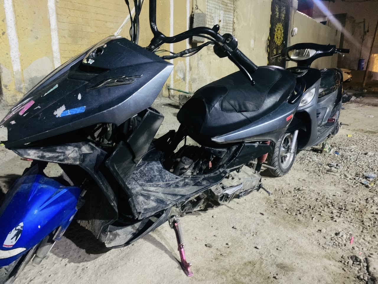 سلام عليكم اس إف عوزها بس كفرات شلعه تشك لكاع كزوز رياضي مكان بهادريه 250ربيه مجال قليل ***********
