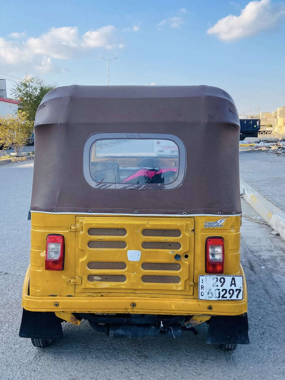 سلام عليكم ورحمة الله وبركاته 
تكتك موديل 2020 شهر ال ٥ رقم وسنويه واسط مداور ثاني يوم تجفيت جديد كله شركه بيه لغدين صبغ ودوس لغد بيه ضربه وثاني توحيد لون وي اخو معروضه ب ٦ وبيها مجال حك الجيه شيء بسيط امكاني واسط قضاء النعمانيه الاستفسار اتصل ***********
