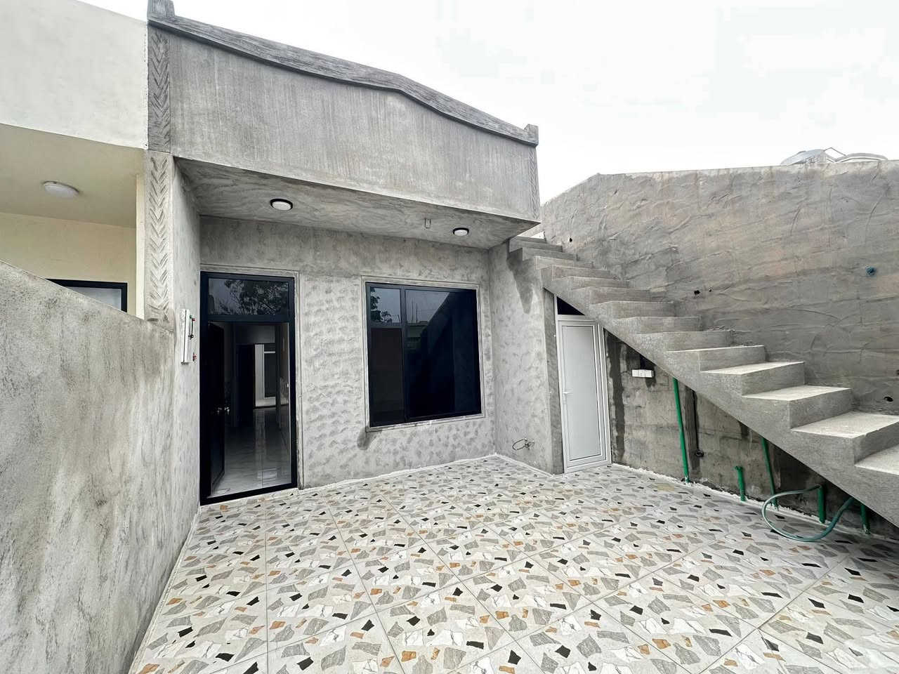 سلام عليكم

#خانووی_مۆدێرن بۆ فرۆشتن ⛪💒
ناونیشان 📍کەلار _ ناحیەی ڕزگاری (سموود) 

◼️ گەڕەکی نەورۆز ئەنفالە کۆنەکان 🌃🌆
◼️ تەنیشت جادە دووسایدە قیرەکە 🛣️🏙️
◼️ ڕووبەری 5 بە 20 = 100 مەترە 📏📐
◼️ ڕێگەپێدانە بە مەرجی وەکالە عامە ✅
◼️ کامل ژوورەکانی مەترو بیست کاشییە ✅
◼️ ڕووی لە خۆری ئێوارەیە 🌄 تەنیشت قیرەکەیە 🛣️
◼️ خاوەن ماڵ بۆ خۆی کردویتی ✅

🔴 ژوورەکانی ئەم خانووە پێکهاتووە لە ⬇️

🔶 میوان 🪑🚪
🔶 مساعد مطبخ 🍽️🫖
🔶 هۆڵێک 🖼️
🔶 ژوورێکی نوستن 🛋️🛏️
🔶 ڕۆشنایی 🪟
🔶 مشتەمەلات 🛁🚿

بۆ زانینی نرخ 💵 تەنها خاڵێک لە کۆمێنت دانێ ڕاستەوخۆ بە نامە نرخەکەیت پێ دەگات یان پەیوەندی بکەن بەم ژمارانەوە 📲📞📳

***********📞✅

***********📞✅

دەتوانن سەردانی
#نوسینگەی_ئەیوب_لە_سموود بکەن 

ناونیشانی نوسینگە ◀️ ڕزگاری جادەی نێو بازاڕ 🛣️
🔴 سەرووی شارەوانی سموود. 🌆🏣
🔴 تەنیشت شیرینی خانەی زانا🍹🏢

ئێوەی بەڕێزیش هەر موڵکێکتان هەبوو بۆ فرۆشتن یان ویستان بیکڕن دەتوانن ڕەسم و زانیارییەکانتان بنێرن بۆ ژمارە ڤایبەری 📳✅ ***********
