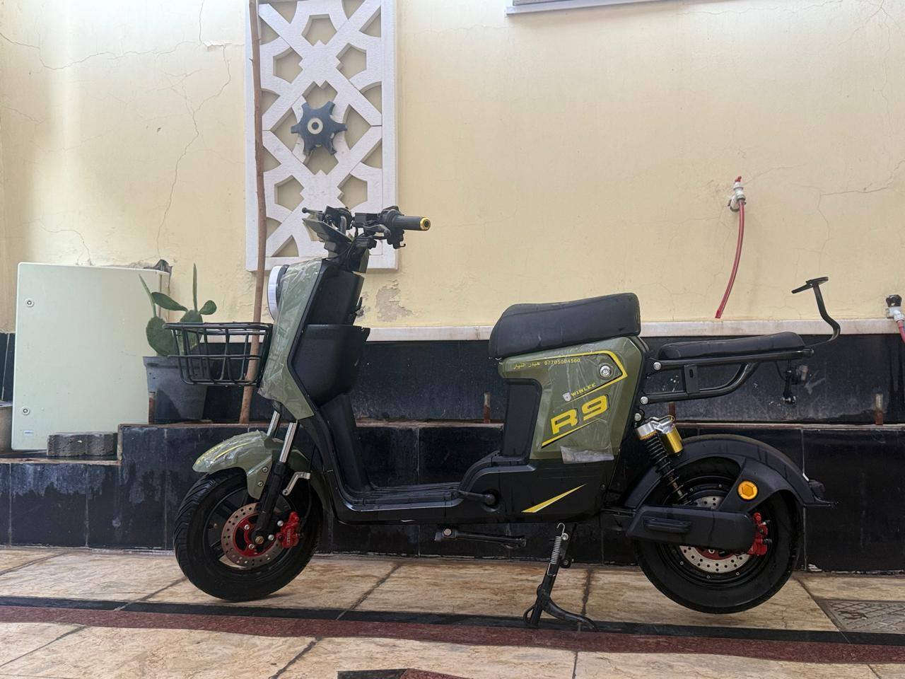 السلام عليكم
دراجه شحن للبيع R9 
🔋خمس بطاريات ( مبدل بطاريه وحده )وبصمه وسويج ٫ وبكلايت نهاري ملون ٫ وعدسة زنون ٫ ونشرات مخفيه ٫ وبيها نظام البارك ( P ) وكلشي ما ناقصها والمرايات والكفات ما مفتوحات كلش السعر ٢٧٥ وبيها مجال حك الجيه. 
🏠 البصره _ القبله 
***********
