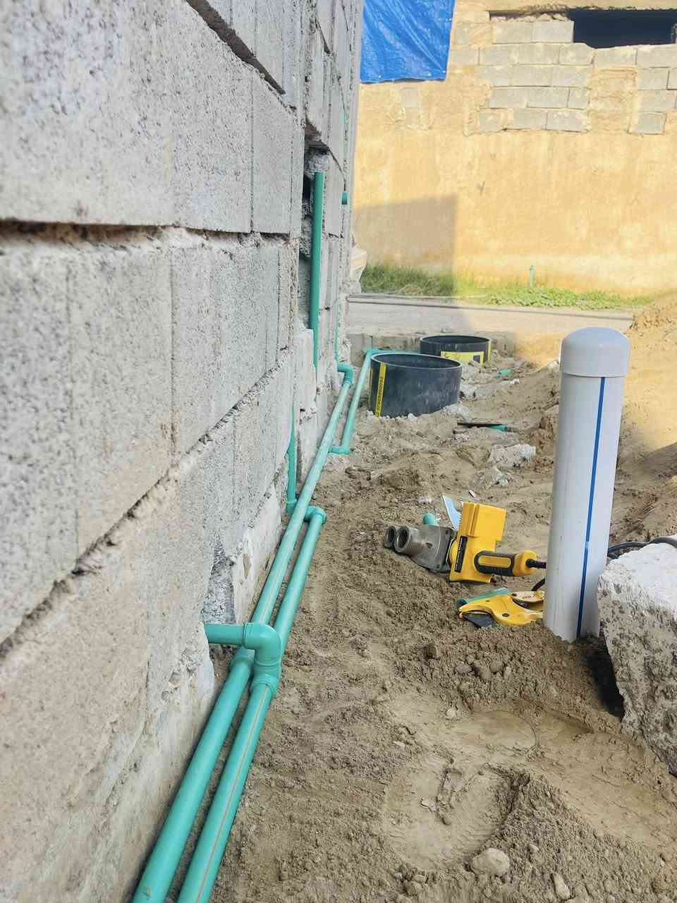 بعون الله وتوفيقة ، تم إنجاز أعمال تأسيس الماء والمجاري والكهرباء لبيت الدكتور قحطان السلمان الجبوري في قضاء الضلوعية، والمتكون من (9) مجاميع صحية، وذلك على أيدي كادر شركة قوة الشمس في محافظة صلاح الدين، وبرعاية وإشراف مباشر من المهندس باسم الحسن، ووفق أعلى معايير الجودة والسلامة وطبقاً للمواصفات الهندسية المعتمدة.
وقد تم إجراء فحص ضغط كامل لمنظومة الماء بواقع (10 بار)، ضماناً للأمان والمتانة ودقة التنفيذ

 الفني محمد أبو ريكان 
📞 0782 485 0845
