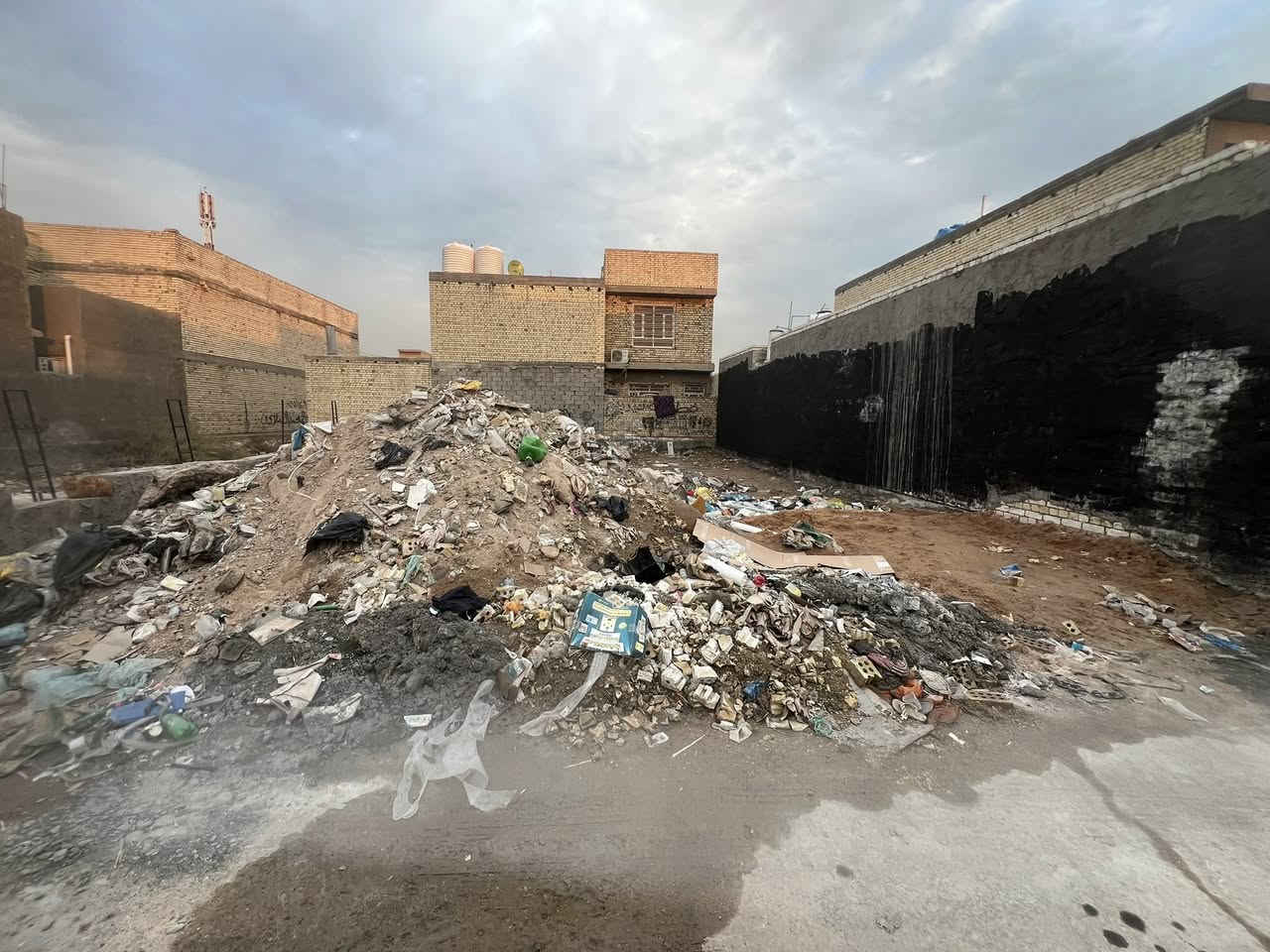 السلام عليكم قطعه ارض زراعي 200متر بكفائات السيديه خلف كليه السلام كامله خدمات (قرار محكمه+تعهد+تحويل مباشر من صاحب العقار+مكاتبه)
***********📞
