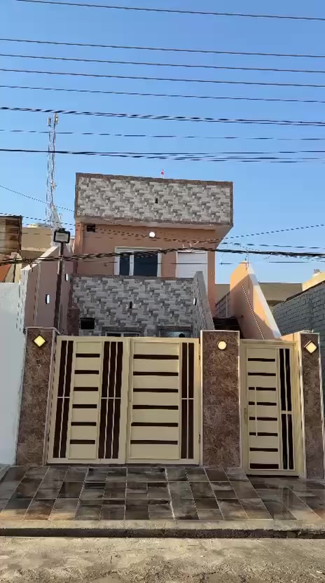 #عروض مكتب قصر الفخامة للعقارات 
دار للبيع للبيع يصلح للاستثمار 
الموقع / حي الاعلام قرب كلاسيكو 
مساحة /100م واجهة 5م 
طابقين معزول 
كل طابق غرفة نوم وهول ومطبخ صحيات 
سند طابو الزهور 
السعر 140 مليون 
***********
***********
عنوان المكتب حي النور سايدين دانية ماركت بعد ملعب كلاسيكو
