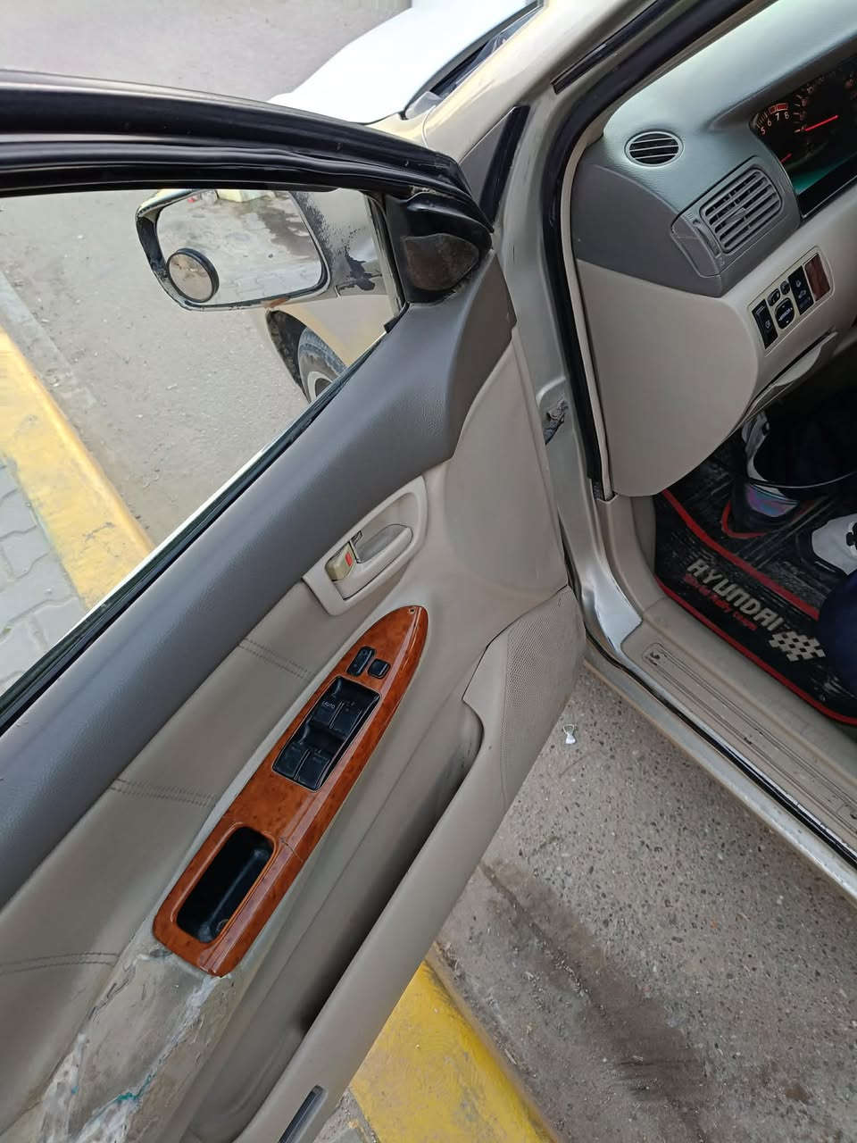 كورله موديل 2002 رقم وسنويه وهزة جديده مصبوغه جماليه فول واحد على واحد كشن جلد مري شفط سلايت طكتين تبريد بيانو 🎹 
تخم تاير ويل اسود مكينه 2000 اقتصاديه بشكل داخل بيجي صاج مسجل بلادي سماعات سستم صوت اواكس للبيع السعر 78 وبيهه مجال حك الشوفه مكاني بغداد وهذا رقمي للاستفسار *********** ابو الحسن
