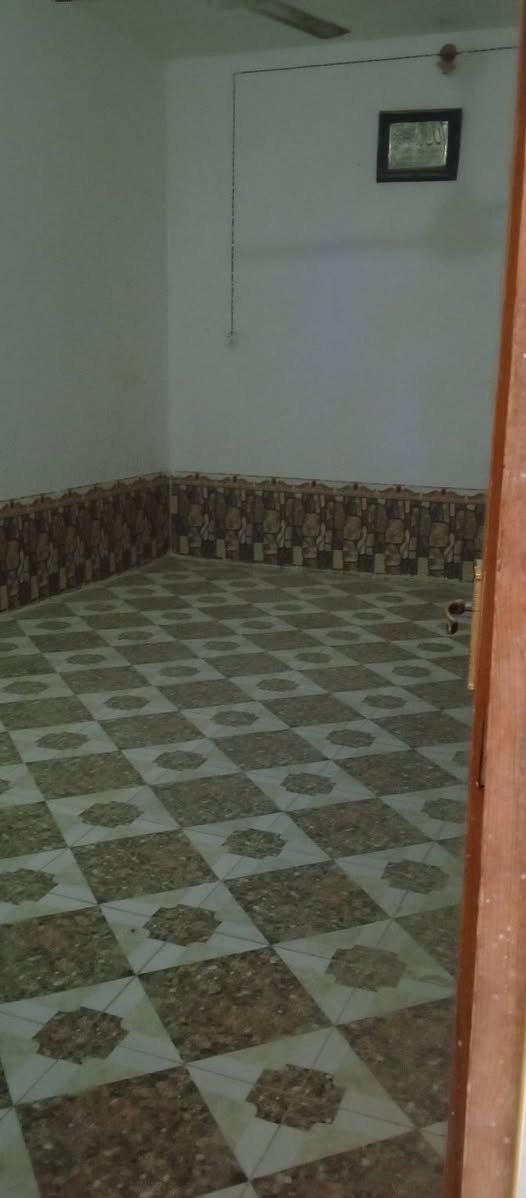 مخول بيت الايجار مكان دجين شارع حجي كشكول بالبدايه يتكون البيت من غرفتين وصاله وصحيات ودوانيه ومطبخ كله سيراميك ايجار 250 استفسار على ***********
