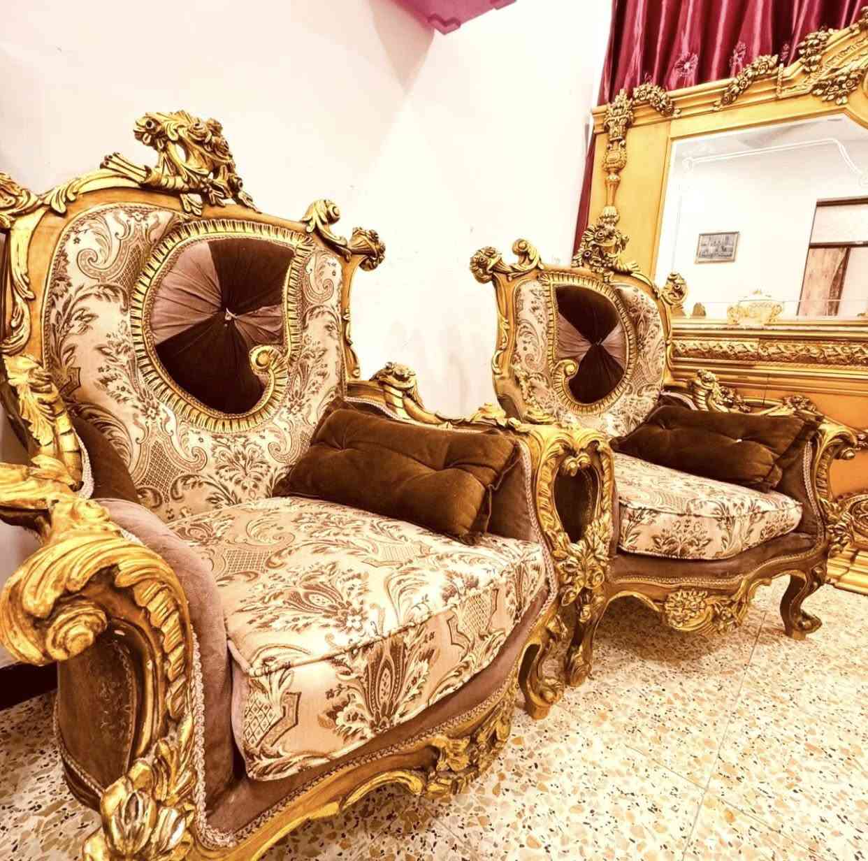 تخم زان مصري دمياطي ملكي
صبغ ورق ذهب حفر يدوي 
قنفات اثنين واربع كراسي 
مع طبله وسطيه مرمر طبيعي 
نظيف جدا مكانه الدولعي 
للتواصل ***********
