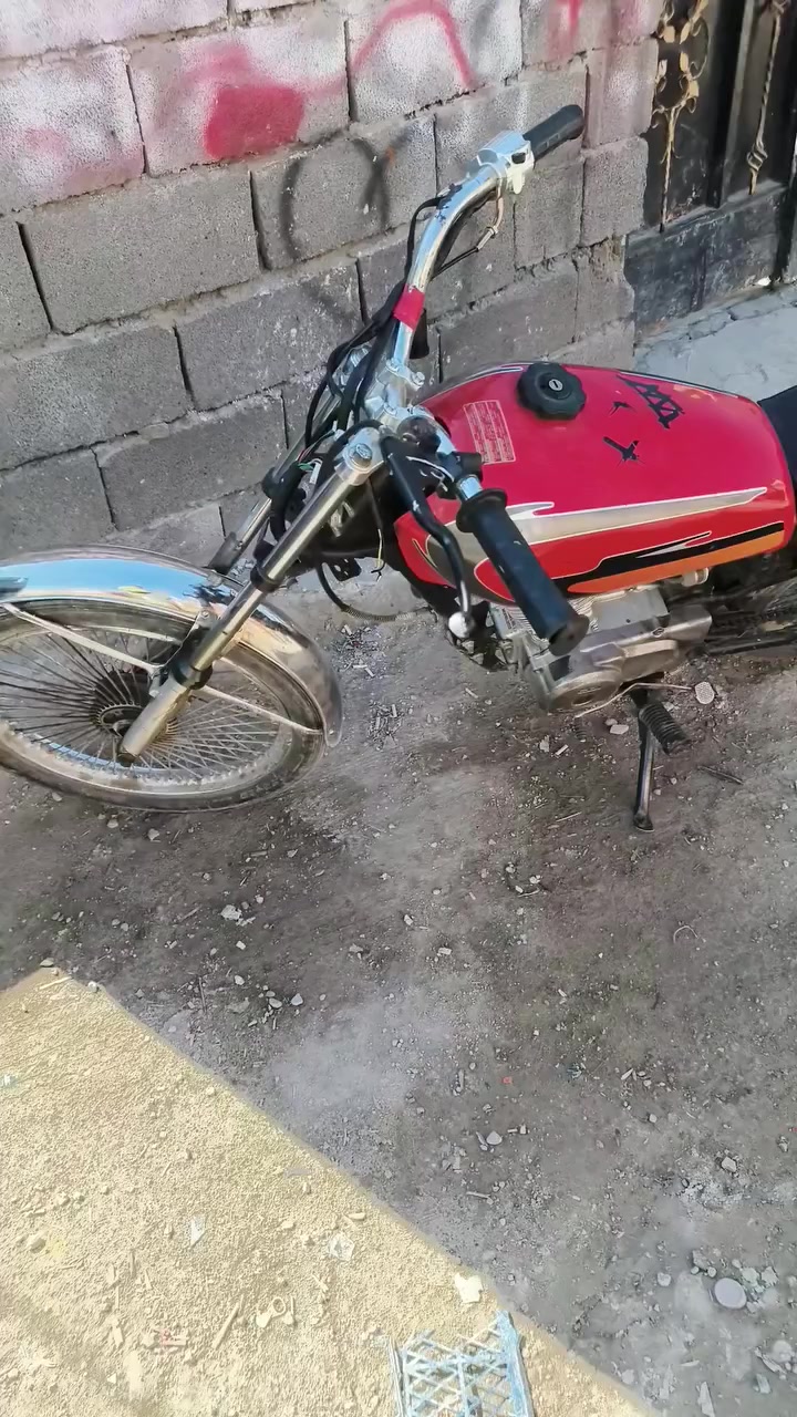 سلام عليكم دراجه يراني تايكر4 موديل 2023 البيع مكان حي نصر سعر350الف بيه مجال تصل على هاذه رقم *********** وآل خاص مفتوح
