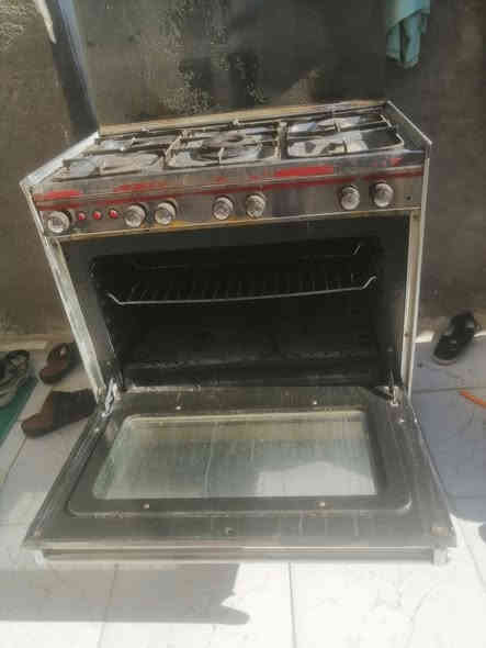 طباخ  كل شغل عيون وفرن 100 بيه مجال *********** شطره
