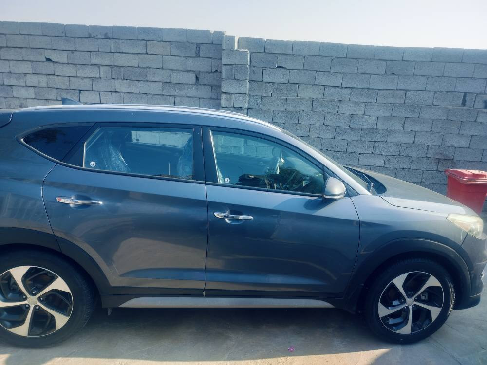 سلام عليكم توسان هوانداي البيع موديل 2016 وارد امريكي حادثها بأمريكا بنيد وجاملغ بدون دواخل سيارة حلوة وداخلهه نظيف  السعر 140.مكان سيارة بغداد جسر ديالى الجديد.هذا رقمي *********** بغداد, العراق
