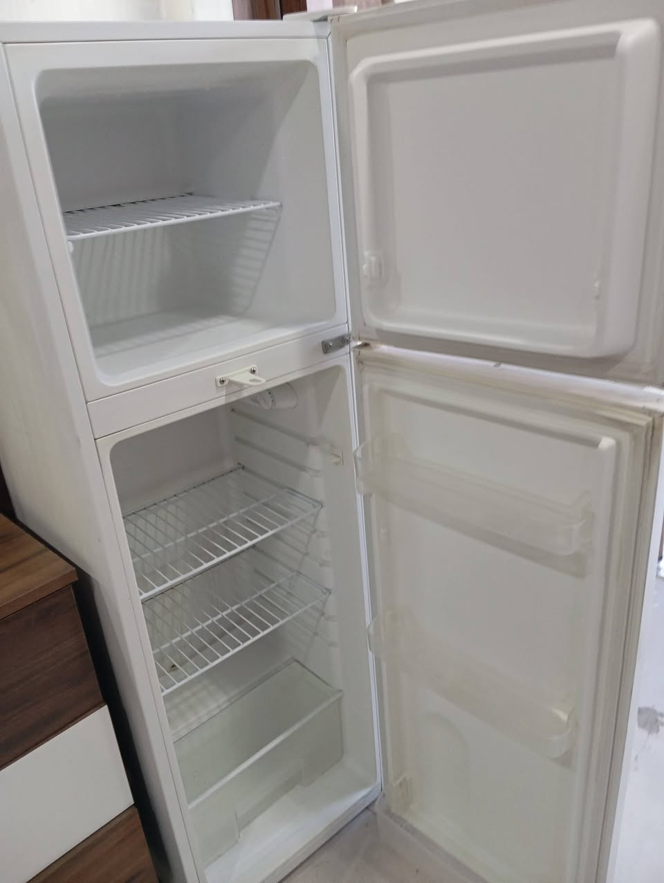 للبيع
أغراض منزليه نظافه فول استعمال
جدا قليل 
ميز طعام مع 6كراسي
غساله ملابس 
ثلاجه حجم 14
سنك مرمر هيكل المنيوم ابواب بالون بالون بريص قياس 130
هفلان شارع سيد طيب 
للاستفسار ***********
