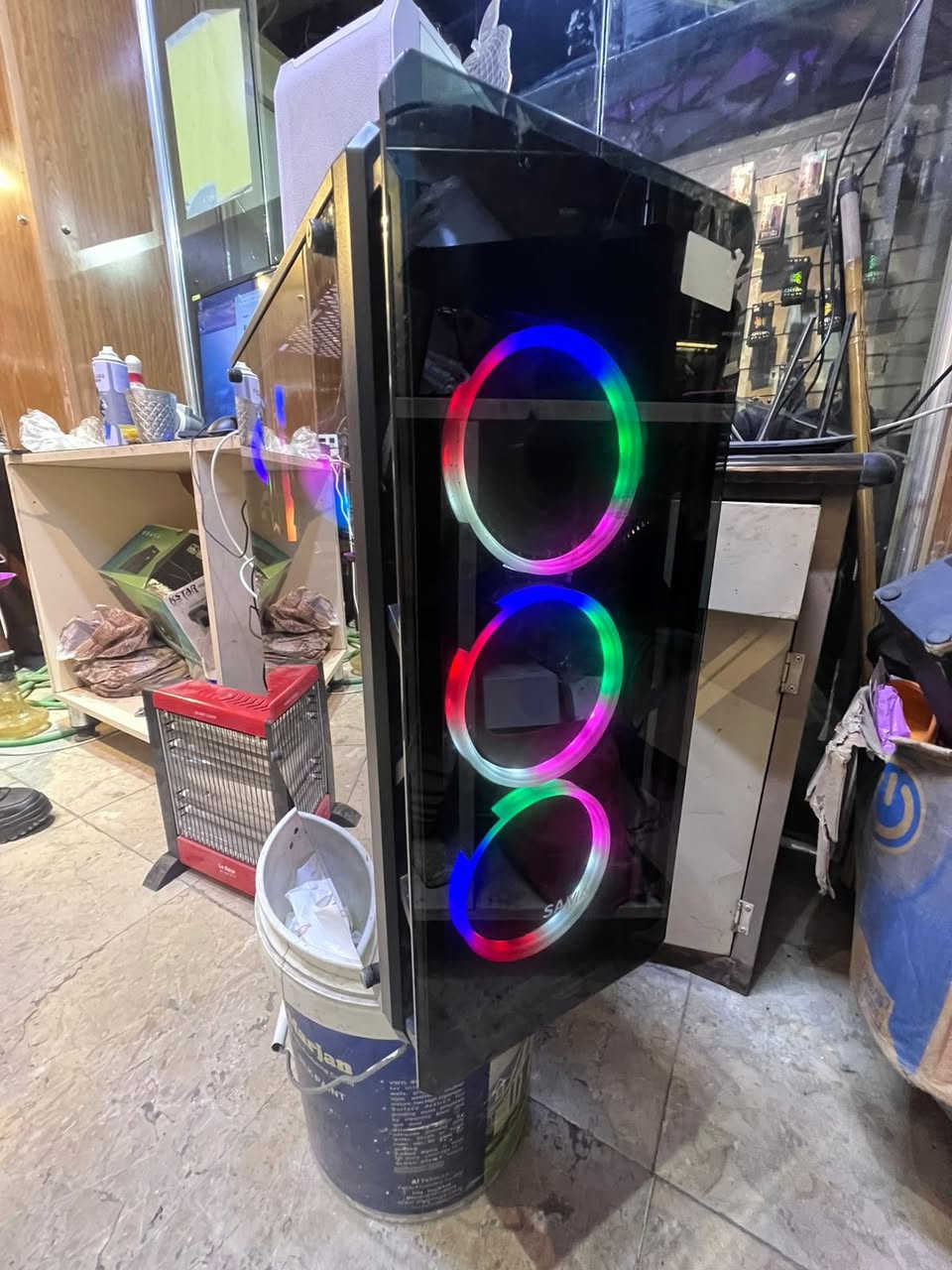 🔹 كيس + شاشة للبيع بحالة نظيفة جداً

المواصفات:
 • المعالج: Ryzen 5 3500
 • كارت الشاشة: GTX 1650
 • المذربورد: B450
 • الرامات: 16GB Corsair
 • التخزين: SSD 128GB + HDD 1TB
 • الباور سبلاي: 500W RGB
 • النظام: Windows 11 Pro مفعل

🖥 الشاشة:
‏ASUS 27 بوصة – 144Hz
(بيها صبغ بسيط بالكفر الخارجي فقط)

✔️ الجهاز نظيف ومفول وجاهز للاستخدام والألعاب.

💰 السعر 550
📞***********
