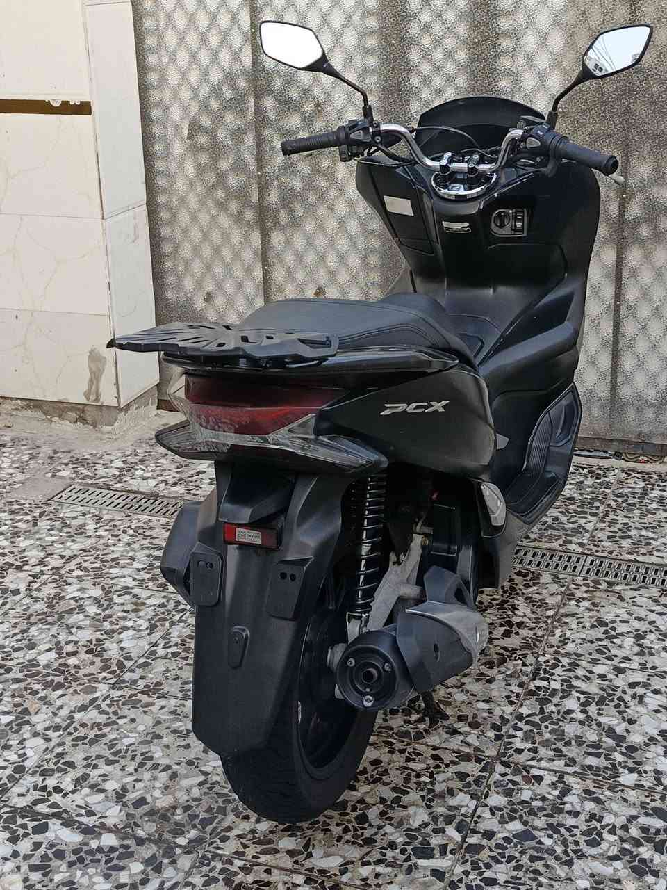 سلام عليكم بي سي إكس جيل الثالث
وارد كوري مكفولة كفاله عامه ماشيه 21الف 
حساس زدحام ستان حساس سبايدر جنطه اصليه
دراجه بحالت الوكالة فول نعومة معدل شلعه 
سكن بغداد حي النصر    ***********
