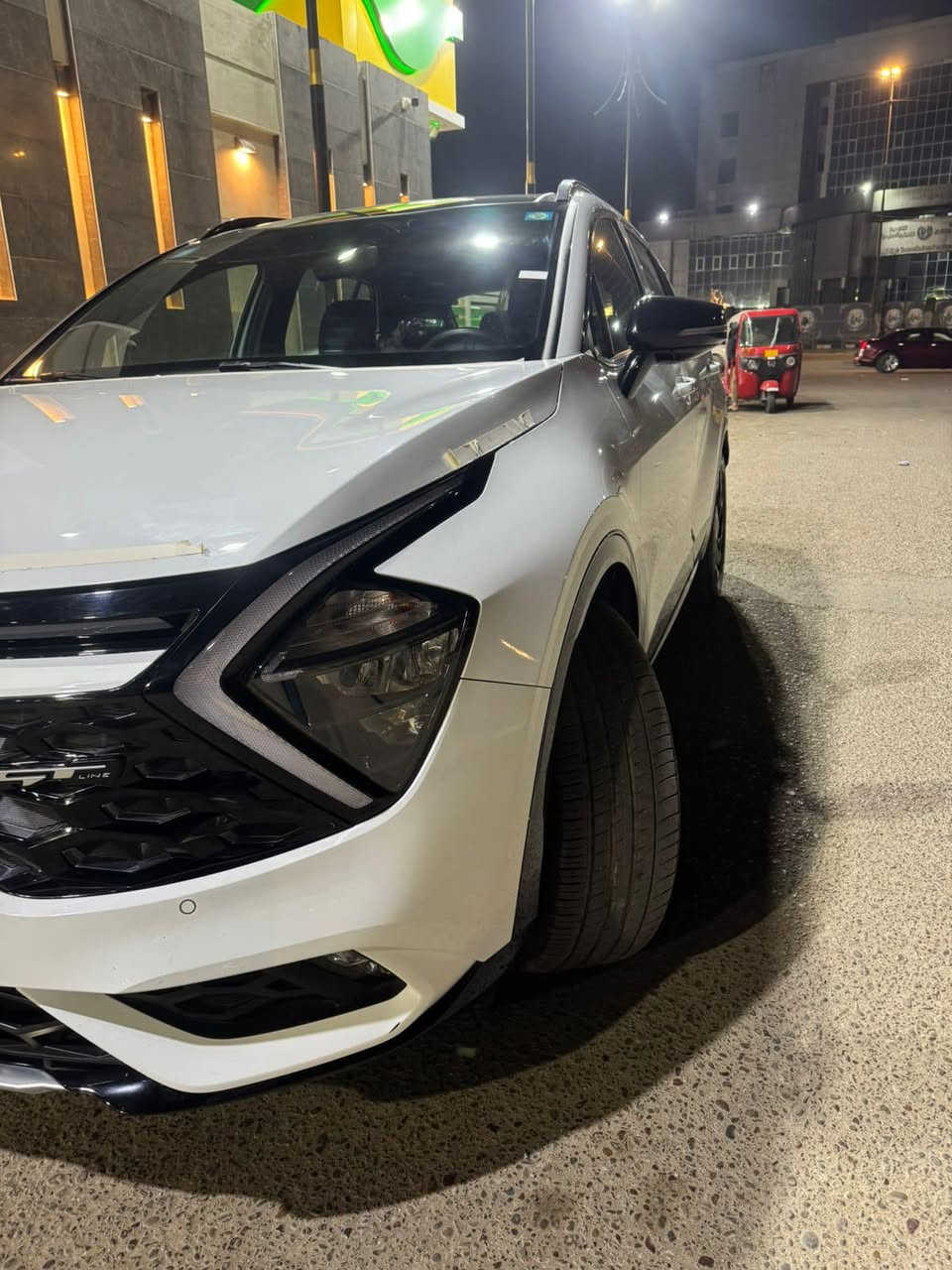 السلام عليكم  سبورتج موديل 24  جيني لاين اعلى مواصفات. ميحتاج اذكر المواصفات معروف. الجيتي سياره ماشيه 11000 جديده كلش. مكفوله كفاله عامه   رقم صاحب السياره *********** السعر 240 وبيه مجال
