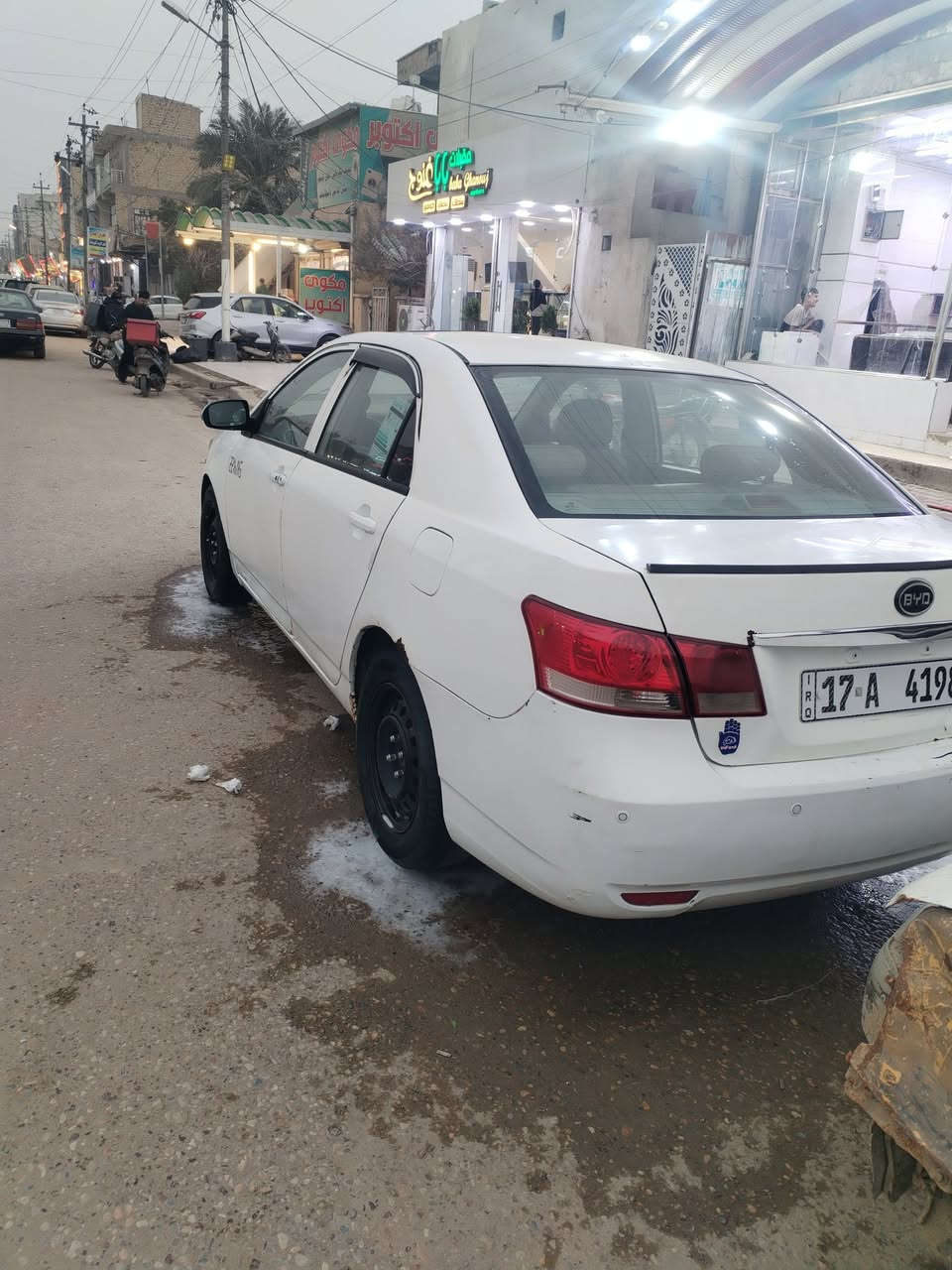 السلام عليكم سيارة بي واي دي مديل 2013 كفالة عامة رقم جديد مكينة ياباني كير بلادي تبريد ثلج رقم السيارة قادسية سيارة جاهزة للخير من كلشي مكان السيارة العمارة  السعر 55 رقم الهاتف ***********
