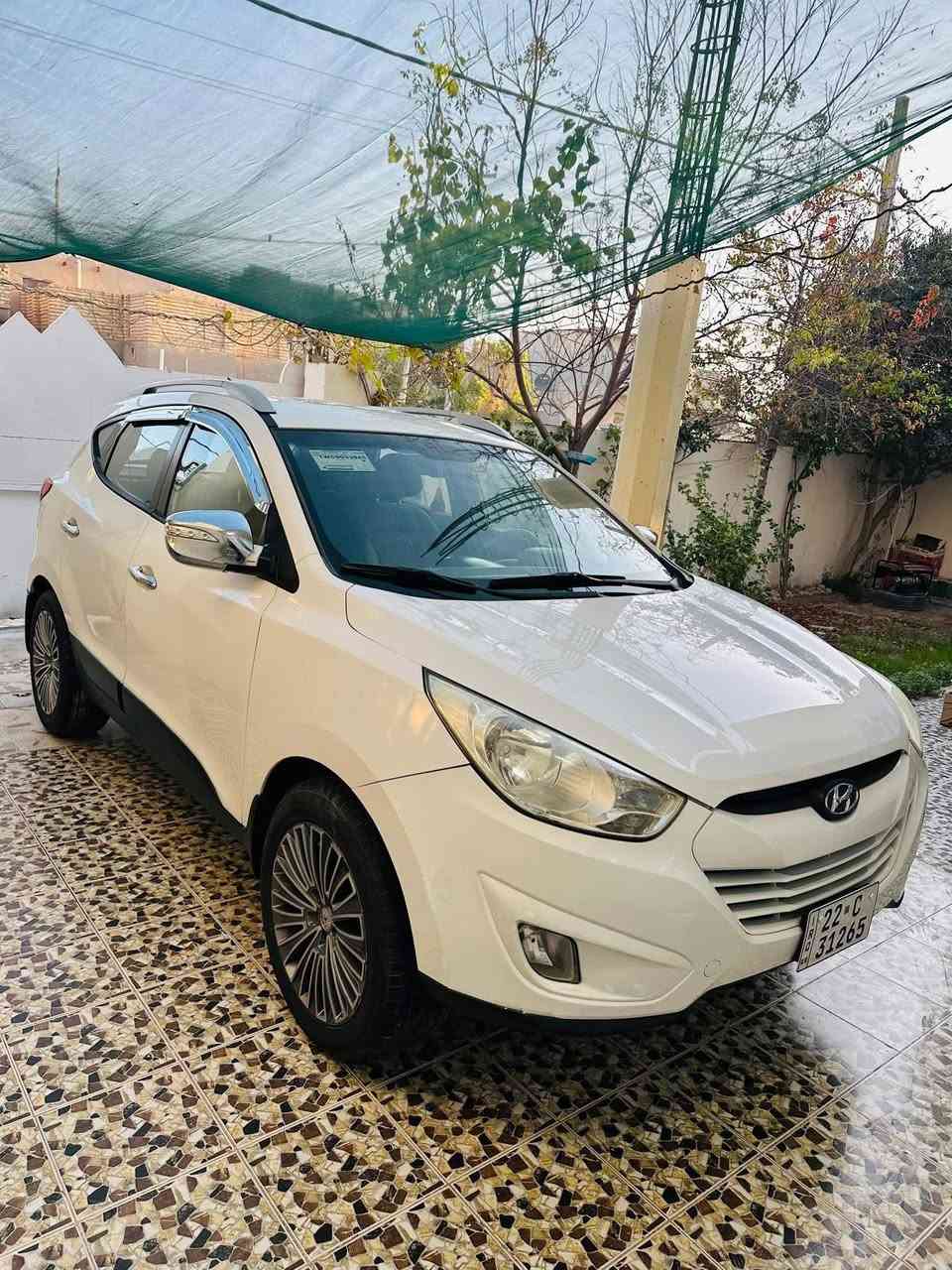 السلام عليكم للبيع توسان موديل 2013. ….  مكفوله  وجديده
السياره جديده ورقم اربيل الجديد تريد تحويل او وكاله ✅
محرك 2000 كير 6 نمر خليجيه✈️ ✈️
السعر ( 142 💰) وبيها مجال للشراي 
ويل فراشه + تخم تاير جديد 🛞
حساس خلفي + كامره خلفيه 
السياره جاهزه وجديده كلش
يده نيكل + اشاير مري 
مكان السياره واسط الزبيديه 
للستفسار اكثر الاتصال
سونار موجود بالصور 
***********  اتصال + وتساب
