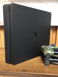 بلي 4 سلم  اجاني هدية قبل شهرين   استخدام جدا قليل ملحقات كاملة مع الك...