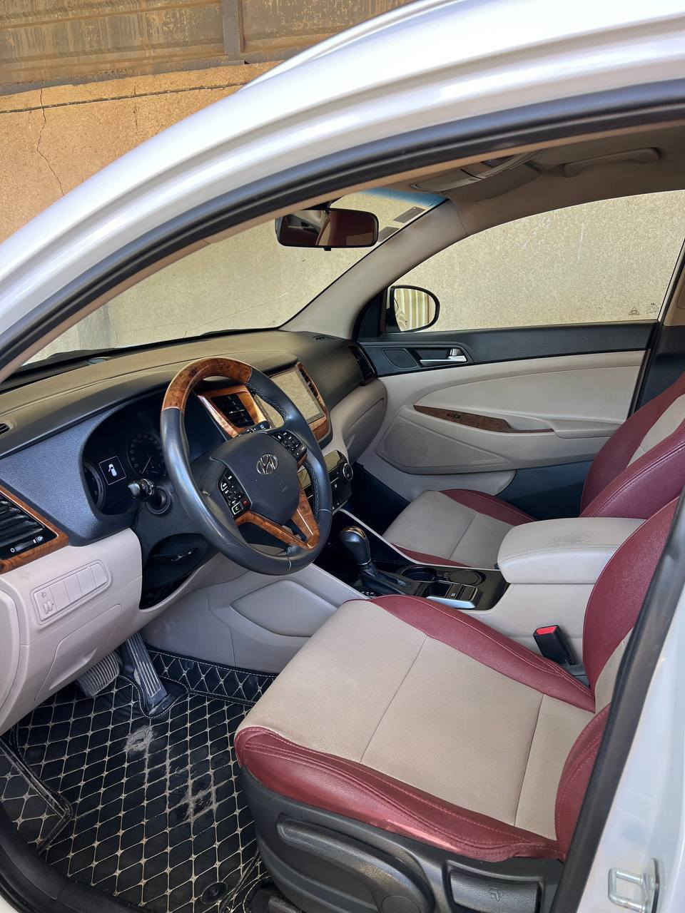 سلام عليكم 
توسان 18
رقم بغداد انكليزي 
سياره مكفوله كفاله عامه من الصبغ والتبديل 
  محرك 2000
سياره ماشيه 125
كامره اماميه
حساسات خلفيه 
كامره خلفيه 
سايد بريك رجل 
كشناتها جلد 
چكمجه ثلاجه
مكان السياره بابل تحويل مباشر 
السعر 187 وبيها مجال 
رقم الموبايل ***********
***********
