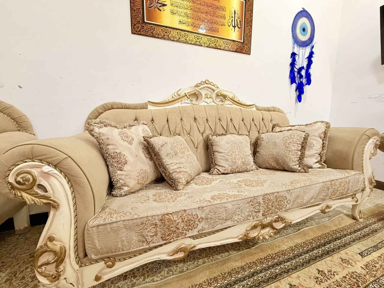 تخم زان تركي ملكي 10 مقاعد 
اخو الجديد نظافته 100%
خشب جدا ثكيل مكانه الدولعي 
شراي فقط يدخل خاص 
***********
