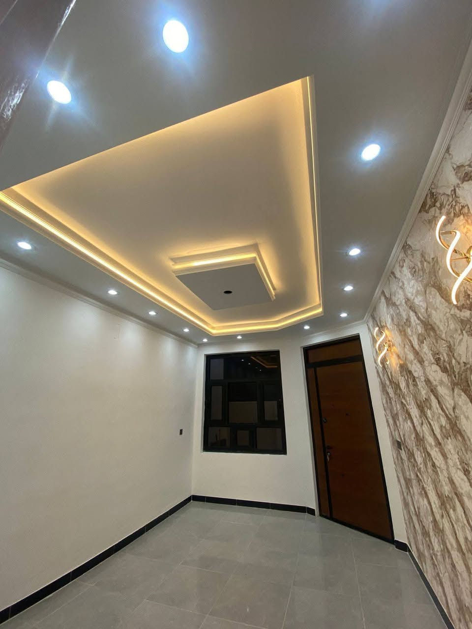 السلام عليكم ب١٣٨ مليون فقط
وشغل درجة أولى وبدون دلالية 
بيت مساحة ١٠٠ متر طابقين ٣ غرف نوم استقبال مطبخ صاله وصحيات ٢ العنوان بغداد الدورة البوعيثة مجمع السلطان الثاني تنازل شركة وإقرار محكمة للإستفسار ***********
