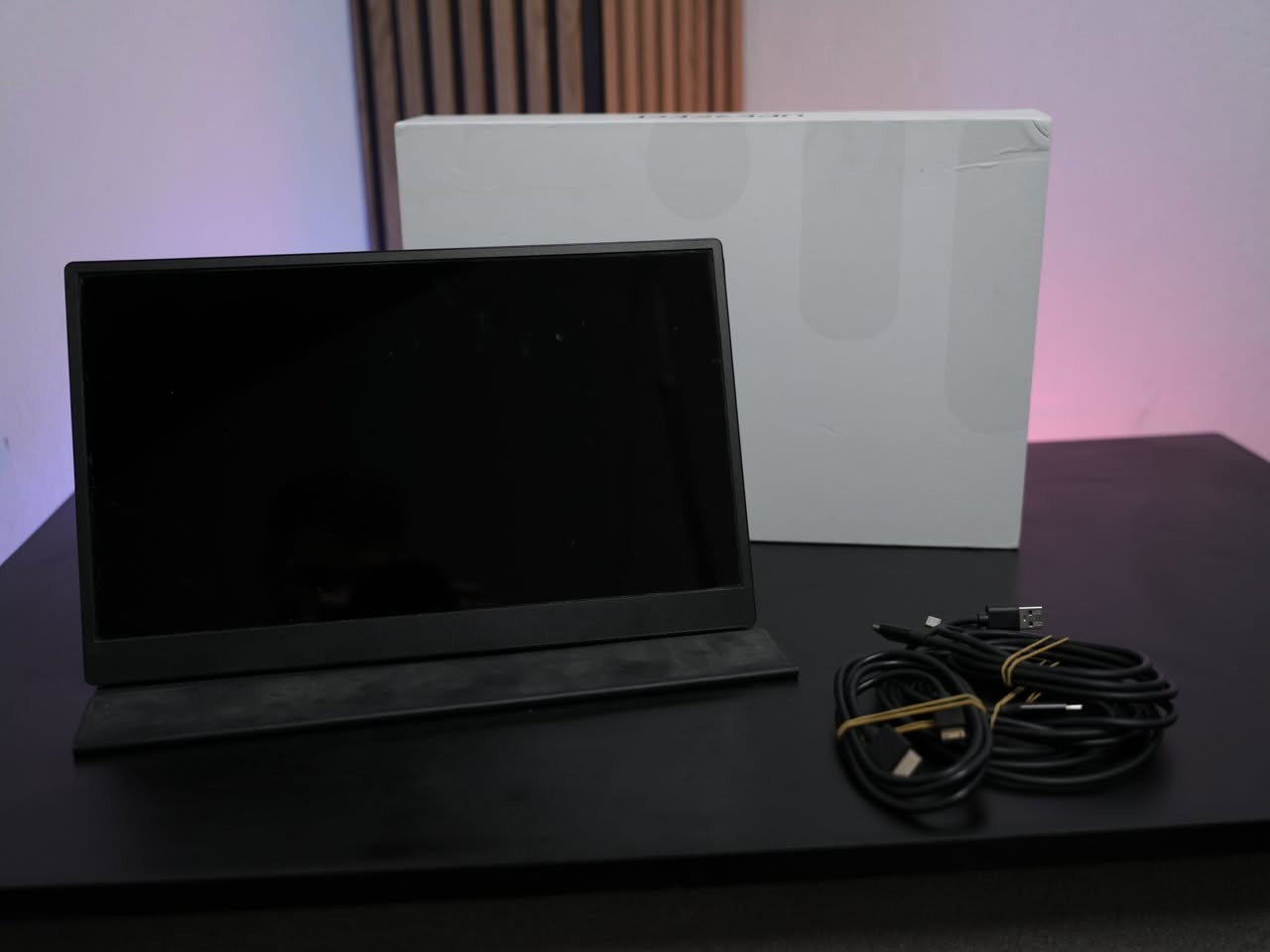 شاشة UPERFECT محمولة 15.6 إنش - تدعم اللمس (Touch Screen) - بحالة ممتازة

التفاصيل:
للبيع الشاشة المحمولة الاحترافية من شركة UPERFECT، الحل الأفضل لزيادة مساحة عملك أو للاستمتاع بالألعاب والأفلام في أي مكان بجودة عالية.

شاشة لمس ذكية: تتميز بخاصية اللمس (Touch) التي تمنحك تحكماً كاملاً وسلساً في التطبيقات والبرامج.

حجم مثالي: تأتي بمقاس 15.6 إنش، توفر رؤية واسعة وواضحة جداً مع تصميم نحيف يسهل حملها في حقيبة اللابتوب.

تعدد الاستخدامات: يمكن توصيلها بسهولة باللابتوب لتكون شاشة ثانية، أو بالهاتف الذكي، أو بأجهزة الألعاب.

جودة الصورة: ألوان واقعية وزوايا رؤية واسعة بفضل تقنية IPS.

الحالة: (اذكر الحالة هنا، مثلاً: "شبه جديدة مع الكرتونة وكافة الأسلاك الأصلية"). كالار, السليمانية


**إذا كنت صاحب هذا الإعلان وتريد حذفه لأي سبب، رجاءا أرسل رسالة إلى الدعم الفني**