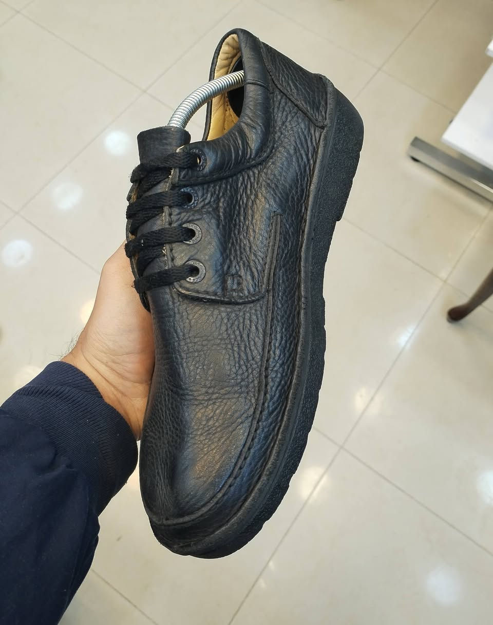 كلاركس أصلي وكالة اورجنال 
بالة انكليزي نظافة 💯 
قياس 43 ونص / 44 طول القدم 28
جلد طبيعي فاخر بطانة جلد طبيعي 
دبان جلد طبيعي طبي 
أرضية طبية مريحة للقدم 
قطعة راقية كجول ورسمي 
للحجز على خاص 
أو مراسلة واتساب ***********
توصيل لكل محافظات العراق
