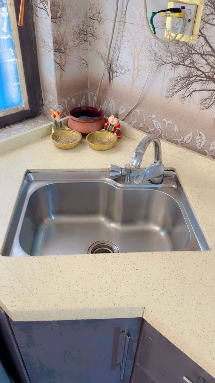 السلام عليكم
كاونتر تركي للبيع بسبب الانتقال نظيف جدا السعر ٤٠٠ للاستفسار الاتصال على ***********
