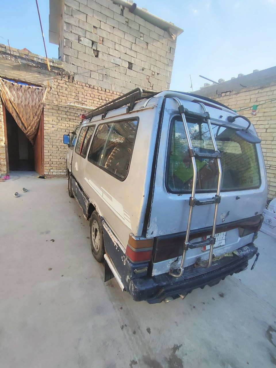 كيا بسته 93 مكينه تنقص 
رقم ديالى تريد تحويل تريد وكالة 
مكاني بغداد 
كشر شوف العين 
السعر 16 
***********
