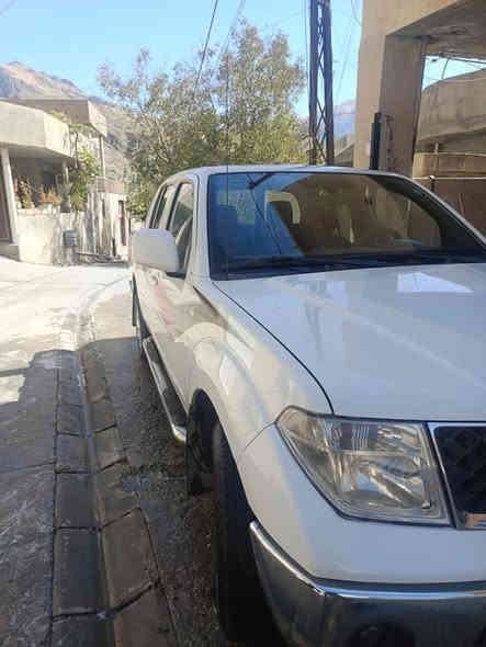 نیسان ناڤارا مۆدێل 2013 
بێ بۆیاغ 
راقەموو سەنەوی نوێ 
گێرو تۆماتیک 
گێرو مەکینە بەشەرت 
یەک چرکەی تێدا نیە 
سعری 130گەلا و مامەڵە
***********
*********** شومان
