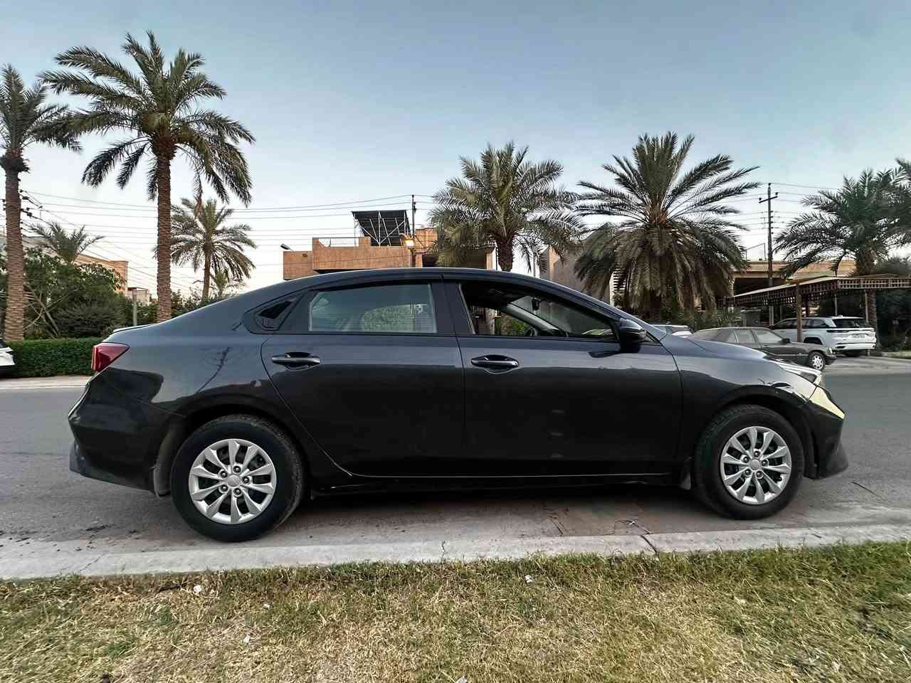 سيراتو موديل 2023
سياره لا تبديل لاصبغ بيها طخات خفيفه موضح بالصور والسونار جديد مالتها محرك 1600 دوش 
مكينه وگير كفاله السياره ماشيه 70 الف كيلو وباقي سياره بيها شخوط خفيفه 
راجع المنشور والصور على راحتك يلا تخابرني كلشي موضح كدامك 
السعر 148 بيها مجال 
العنوان بغداد ابو غريب
للاستفسار ***********
***********
الاثير بي واتساب
