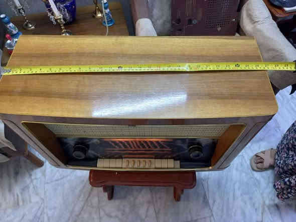 راديو لمبات الماني جرونديج
اجهاز نظافه الخشب ١٠٠٪ بس عيبه سبب النقل كسر بلجامه جهاز شغال كامل صوت كلش حلو
السعر ٢٠٠ الف وبي مجال السعر
*********** وتساب
