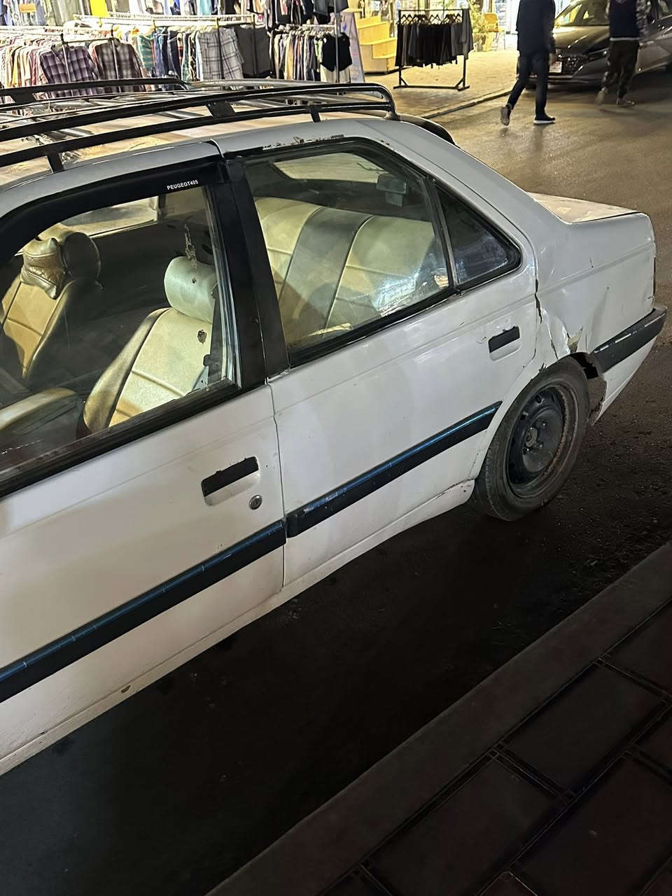 السلام عليكم بيجو 405 رقمها قادسيه السياره مكينه وكير كلش نظاف غرفتها جديده لوك بيها تلحيضات بلكشر صدرها جديد ومشطها جديد بيها بس بوربرن ودرايم شفت 
مكاني الكاظميه *********** وات ساب موجود وسعرها مناسب
