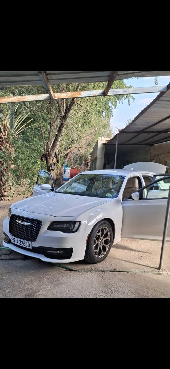 مرحبا شباب 
كرايسلر ٢٠١٧ مرمز ٢٠٢١ تو ويل 
ماشيه ١٢٠ سيارة نظيفة 
حادثهه جدا بسيط بدون داخل بدون ايرباك حافة البنيد 
مواصفاتهه معروفة 
السعر ١٨٥ وبيهه مجال بسيط للناس الطيبة
العنوان ذي قار الشطرة
***********
