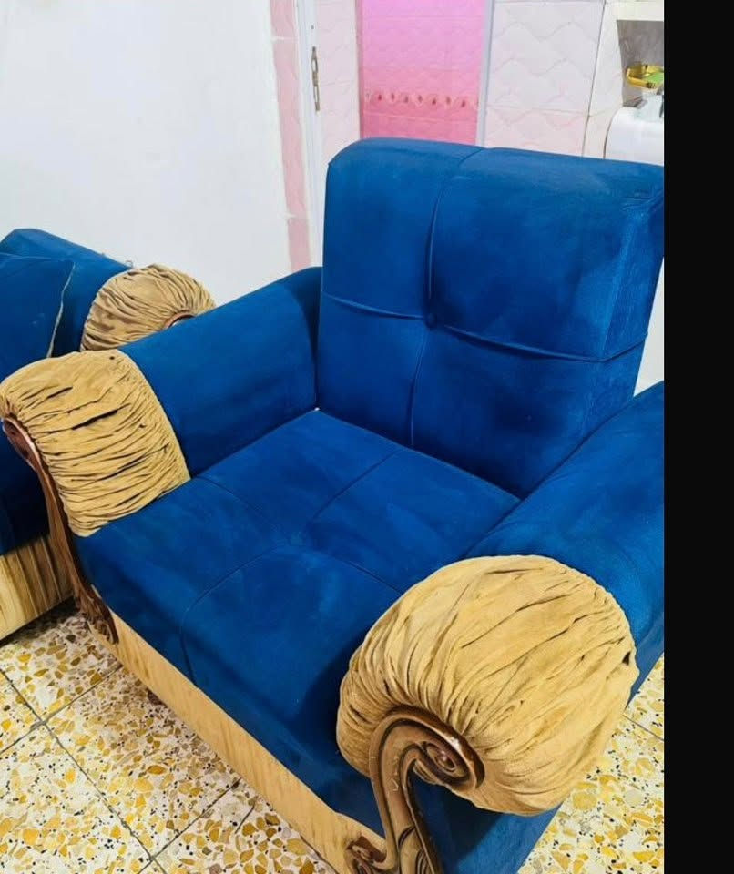 تخم للبيع ١٠ مقاعد تسگام درجه اولى نضيف جداً.. سعره مناسب من يرغب بالشراء يتواصل عبر الرقم 
***********
