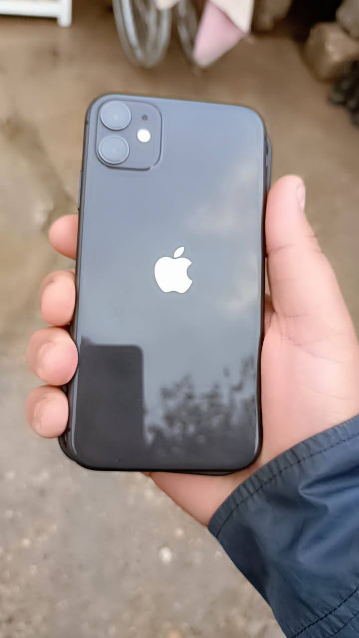 سلام عليكم ايفون 11 عادي ذكرته 64 بطاريه 81 مكفول من كلشي سعر 210 وبي مجال 
نتصل عله رقم ***********

