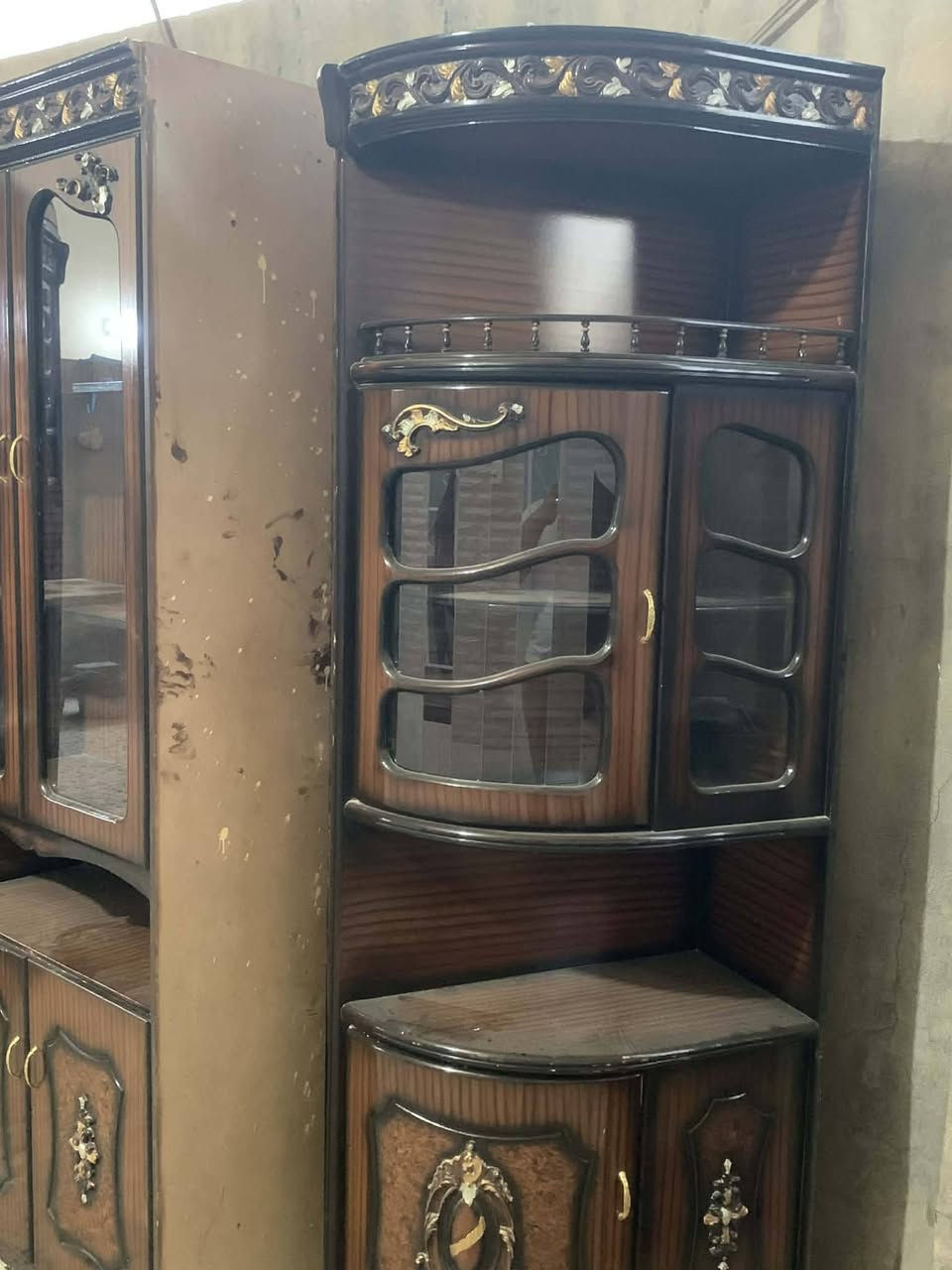 معرض خشب حطاطه نضيف جديد الطول 3 مترات والعرض اكثر من متر ونص مكانه رمادي جزيرت البعلي جاسم سعره 650 قفل اي ستفسار خاص او اتصال عل رقم بي واتساب ‏‪***********‬‏
