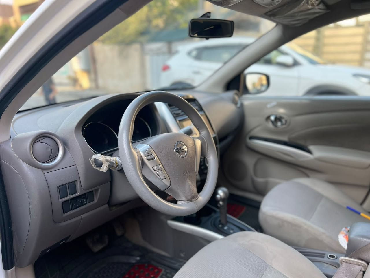 سلام وعليكم نيسان سني موديل ٢٠٢٣ ماشيه ٥٠ الف بعدها زيرو بأسمي تحويل ثاني يوم فول مواصفات بصمه شاشه كاربلاي اشاير مري كير مكينه كله مكفول بيها صبغ جاملغ الخلفي وبارد بل جاملغ امامي موضح كدامكم 
مكاني بغداد / السيدية حي الإعلام  
***********
