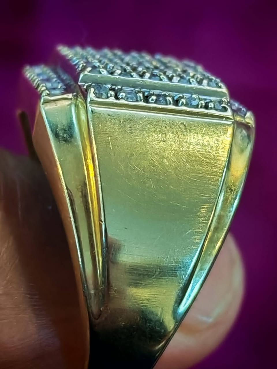 خاتم ذهب عيار 10وزن 7.42 متوج بحجر ماس مقاس 25 يوجد خدمة توصيل لجميع المحافظات


**إذا كنت صاحب هذا الإعلان وتريد حذفه لأي سبب، رجاءا أرسل رسالة إلى الدعم الفني**